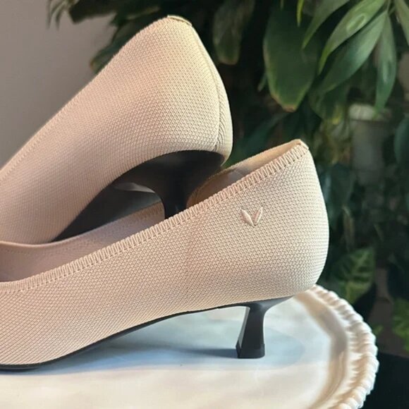 Vivaia Two Tone Pointy Kitten Heels Size 40/9 NWOT - Picture 10 of 10